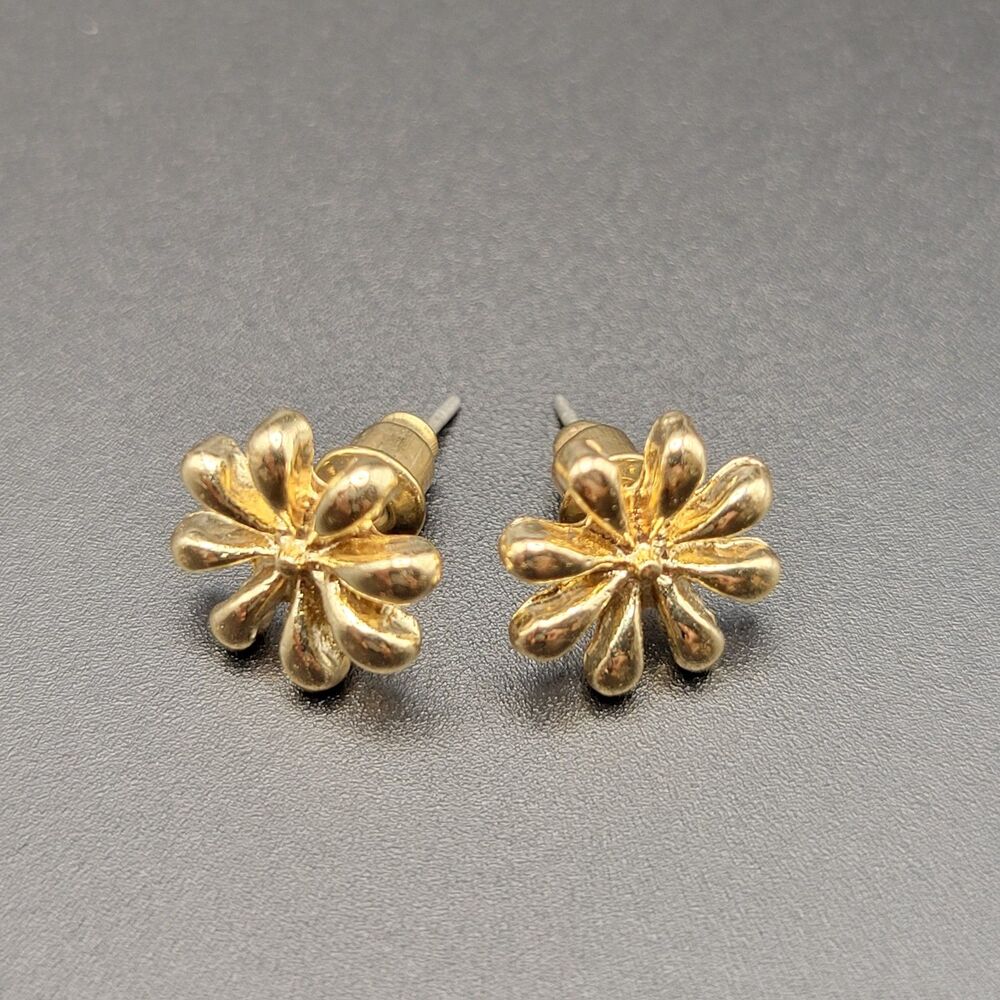 Vintage Unbranded Mini Gold Tone 8-Petal Flower Stud Pierced Earrings Shiny